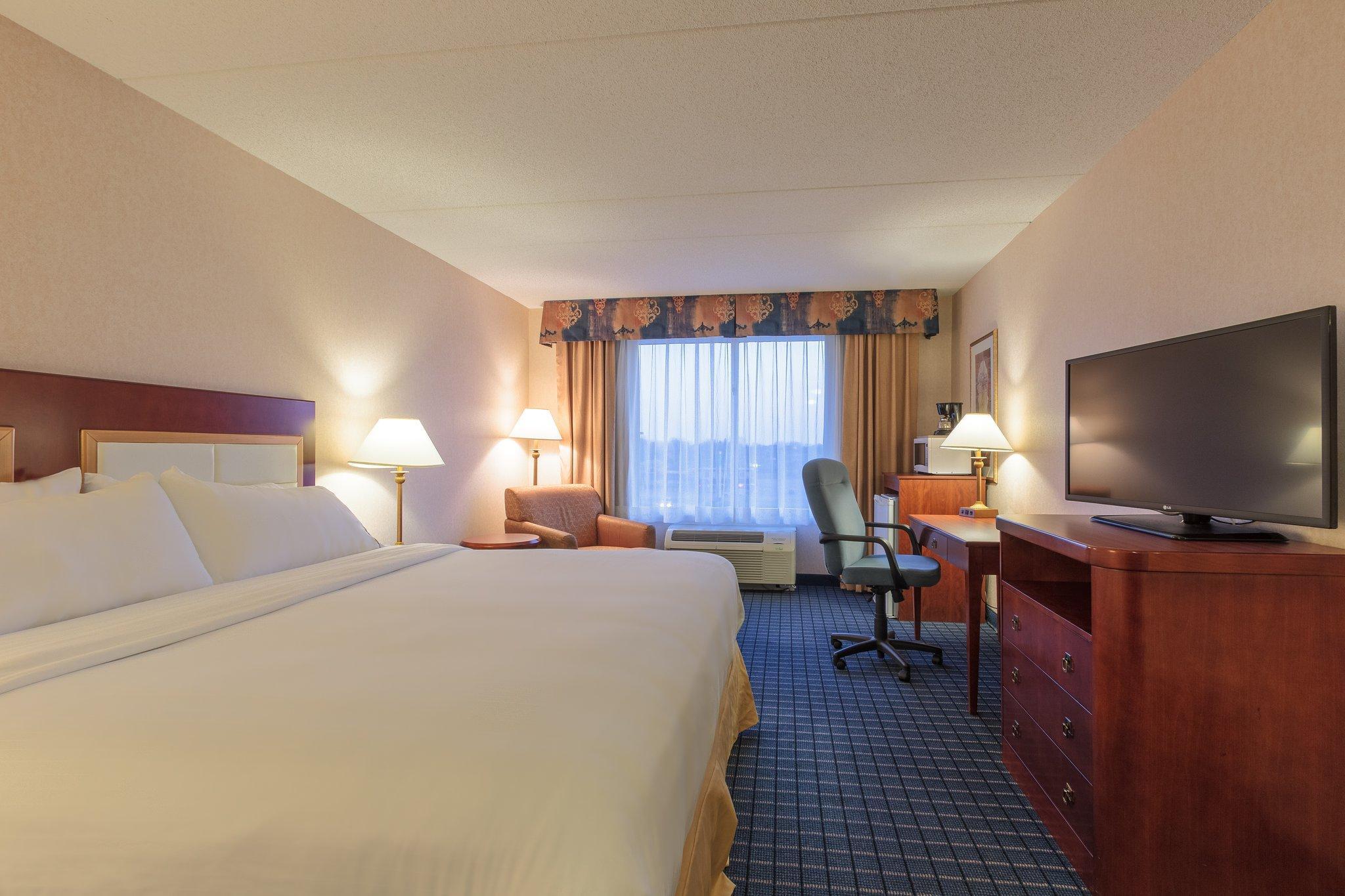Holiday Inn Express & Suites - Belleville By Ihg Zewnętrze zdjęcie