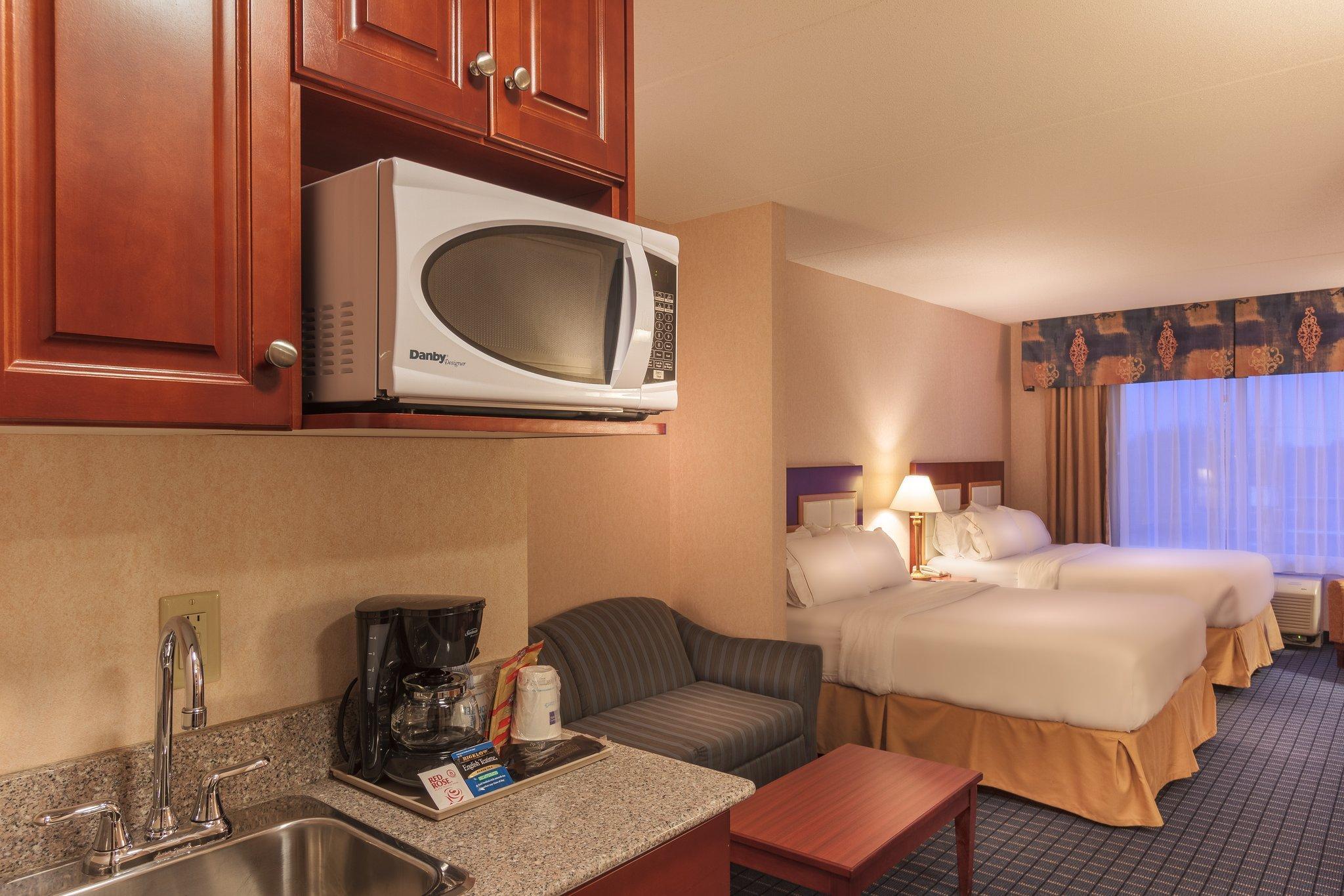 Holiday Inn Express & Suites - Belleville By Ihg Zewnętrze zdjęcie