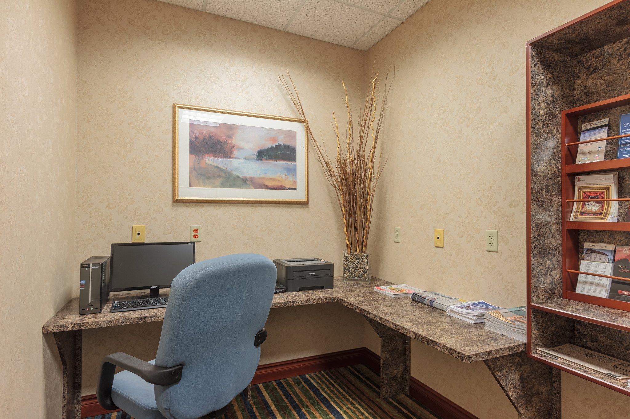 Holiday Inn Express & Suites - Belleville By Ihg Zewnętrze zdjęcie