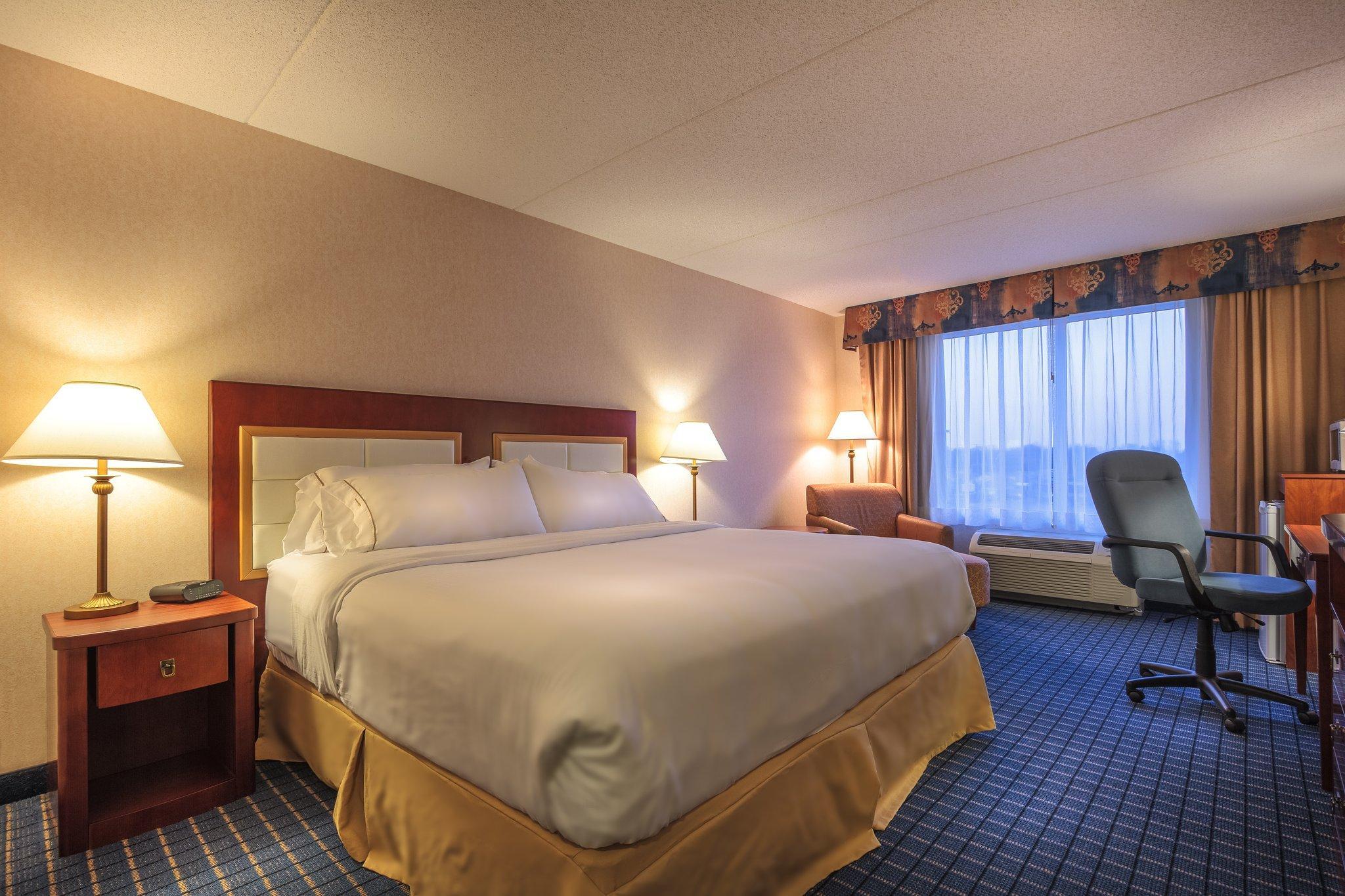 Holiday Inn Express & Suites - Belleville By Ihg Zewnętrze zdjęcie