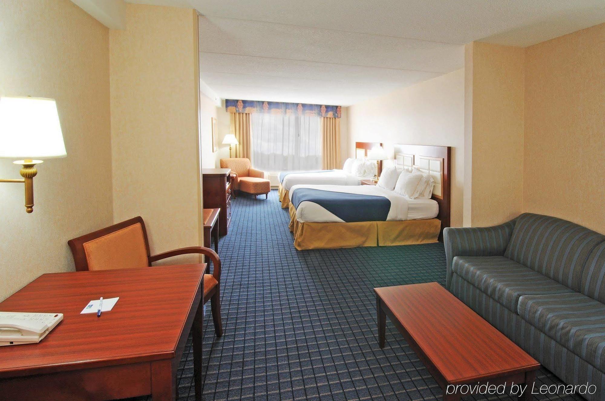 Holiday Inn Express & Suites - Belleville By Ihg Pokój zdjęcie